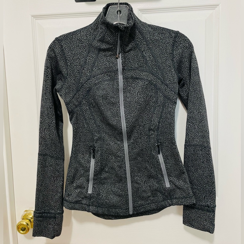 Lululemon Women’s Black/Gray Long Sleeve Zipped Full Zip Define Jacket Size 4